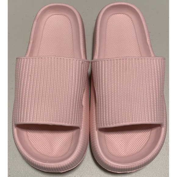 *NEW* Cute light pink slippers Ladies Size 38-39 - Picture 1 of 3